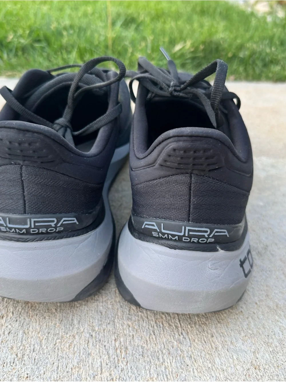Topo Athletic Men's Aura Black & Gray Athletic Shoe